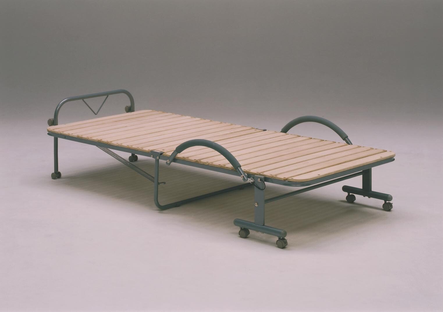 折りたたみできるお手軽すのこベッド